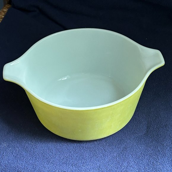Vintage Pyrex Olive Green Pyrex 1 1/2 Quart Casserole Dish with Lid - Picture 2 of 6